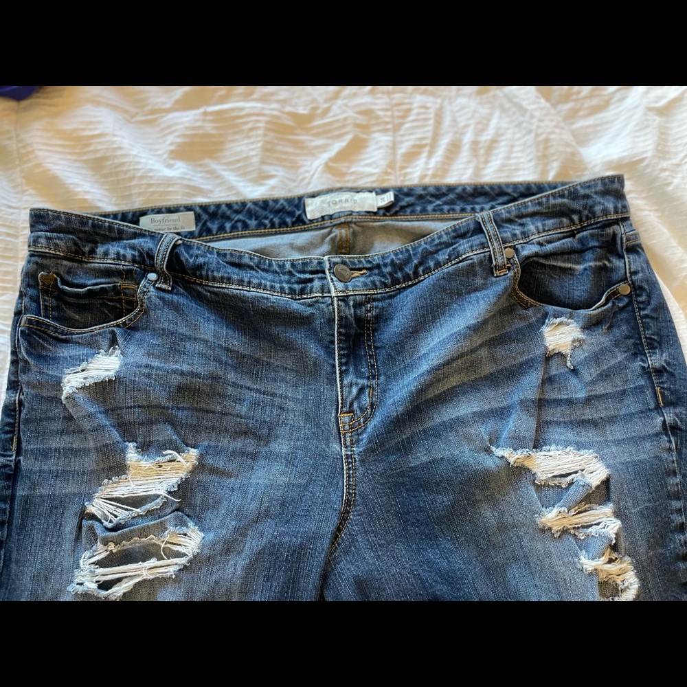 Torrid Boyfriend Cut Distressed Jeans Size 24.